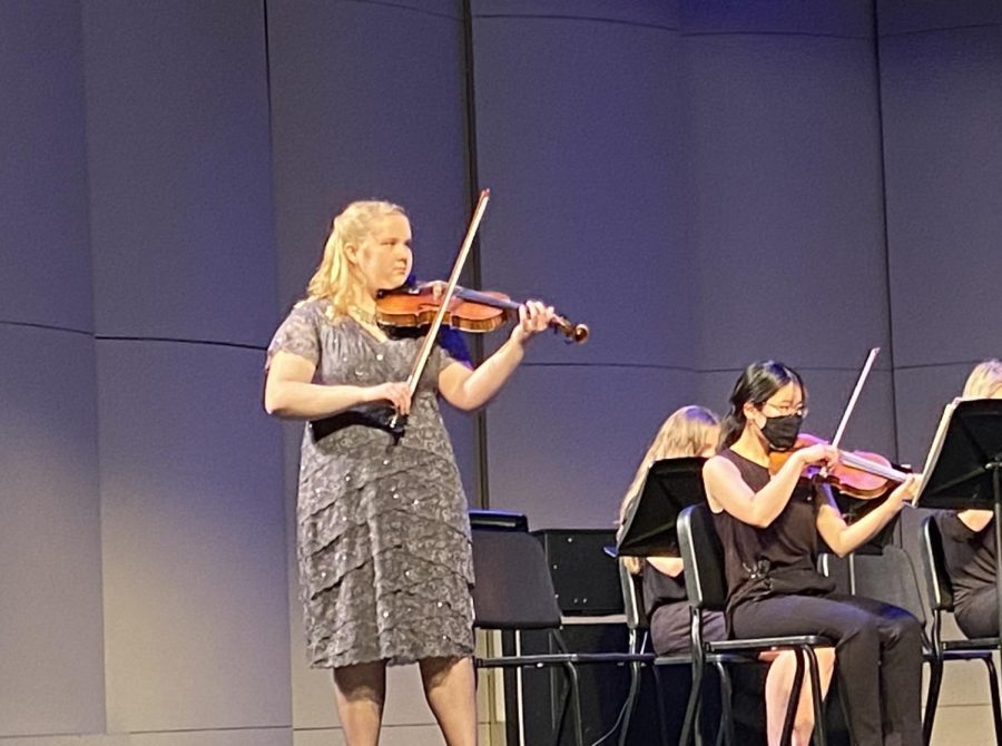 McMullin (left) and Saimis (right) solo pieces were accompanied by the entire symphony orchestra.